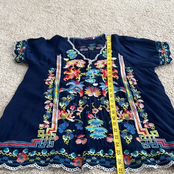 Johnny Was size M blue sky embroidered scalloped top - Picture 8 of 12
